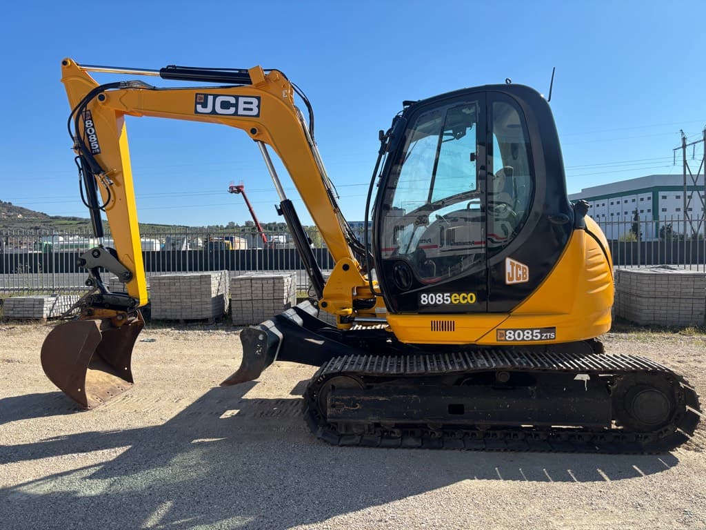 JCB 8085